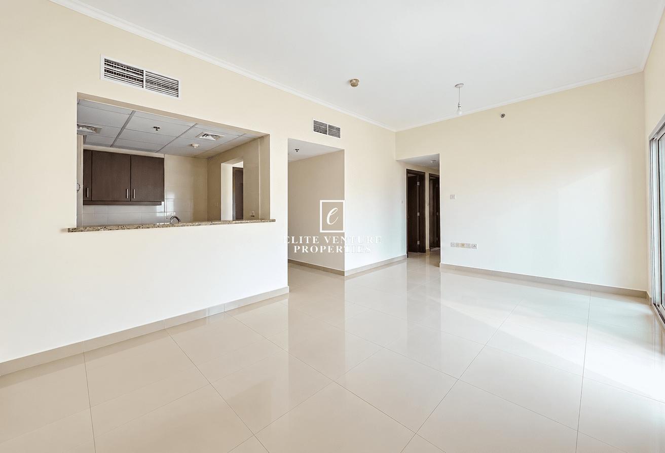 LARGE BALCONY | SPACIOUS LAYOUT | PREMIUM LIVING photo 2