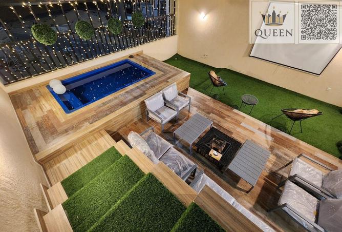 Luxury Five Bedroom Townhouse for Sale in Al Zahia