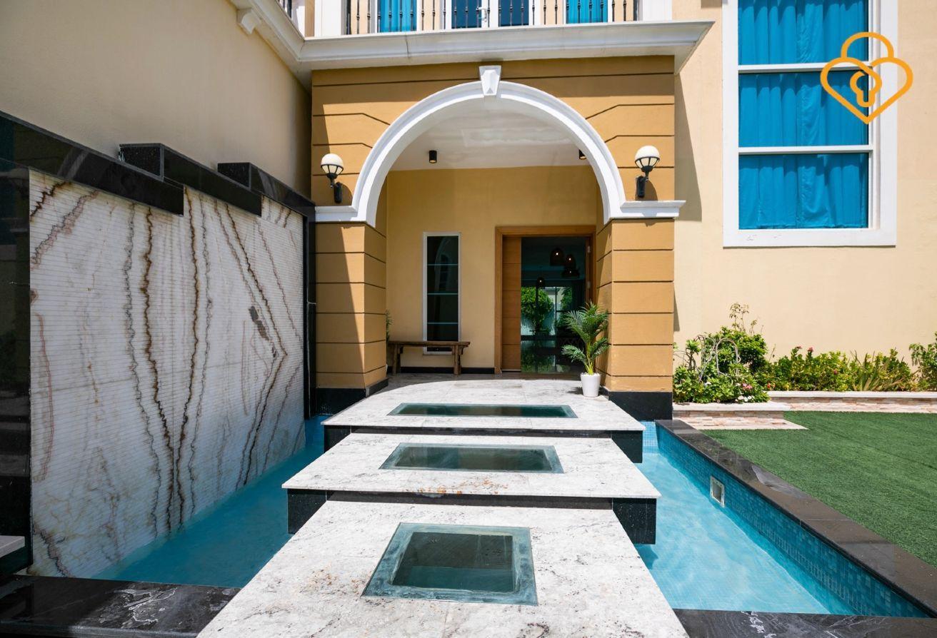 4-Bedroom Villa in Jumeirah Park with Pool photo 13
