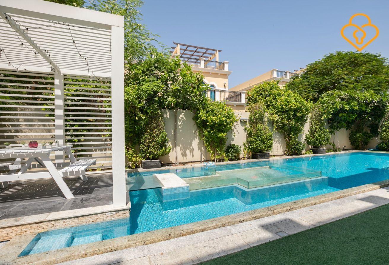 4-Bedroom Villa in Jumeirah Park with Pool photo 12