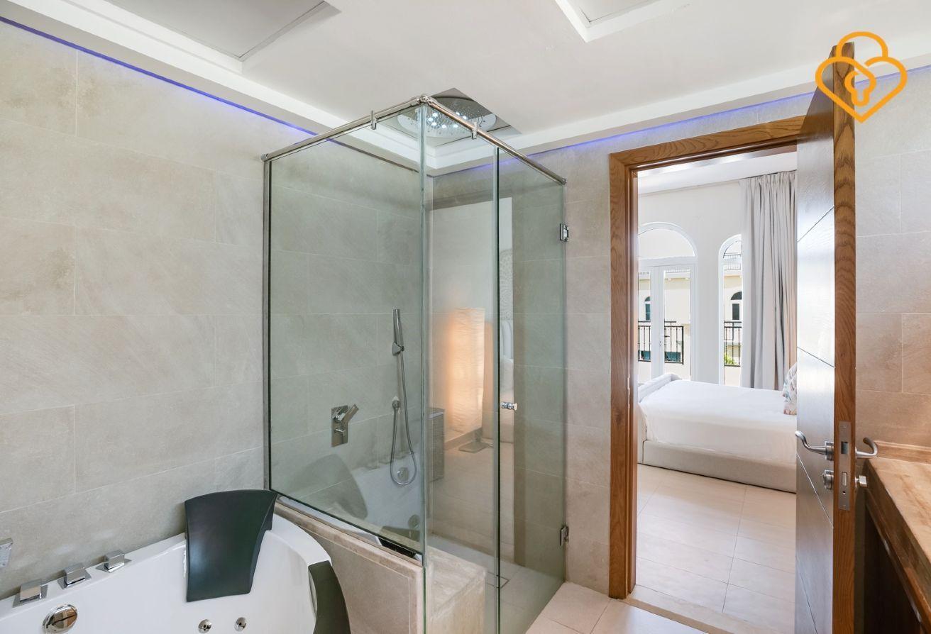 4-Bedroom Villa in Jumeirah Park with Pool photo 19