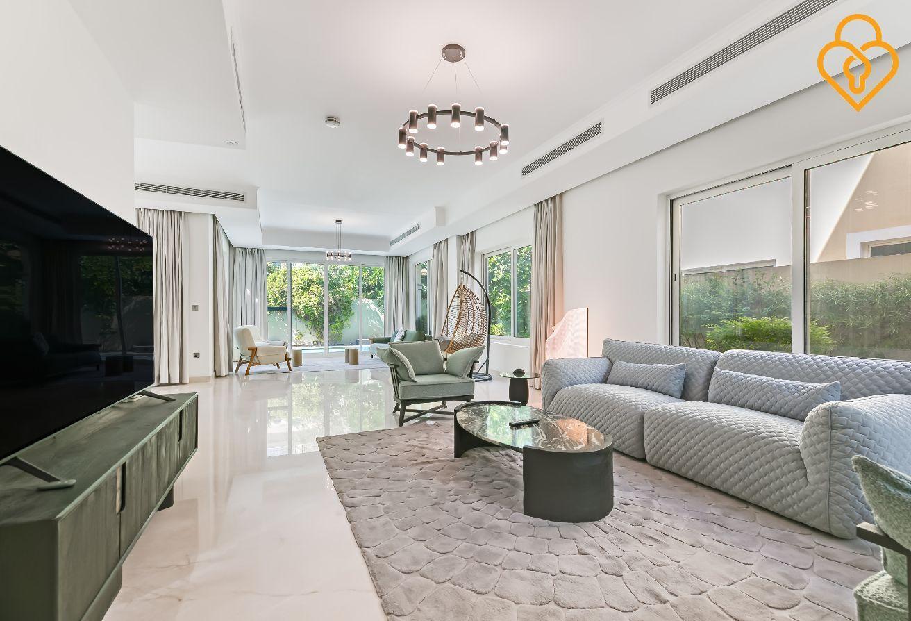 4-Bedroom Villa in Jumeirah Park with Pool photo 3