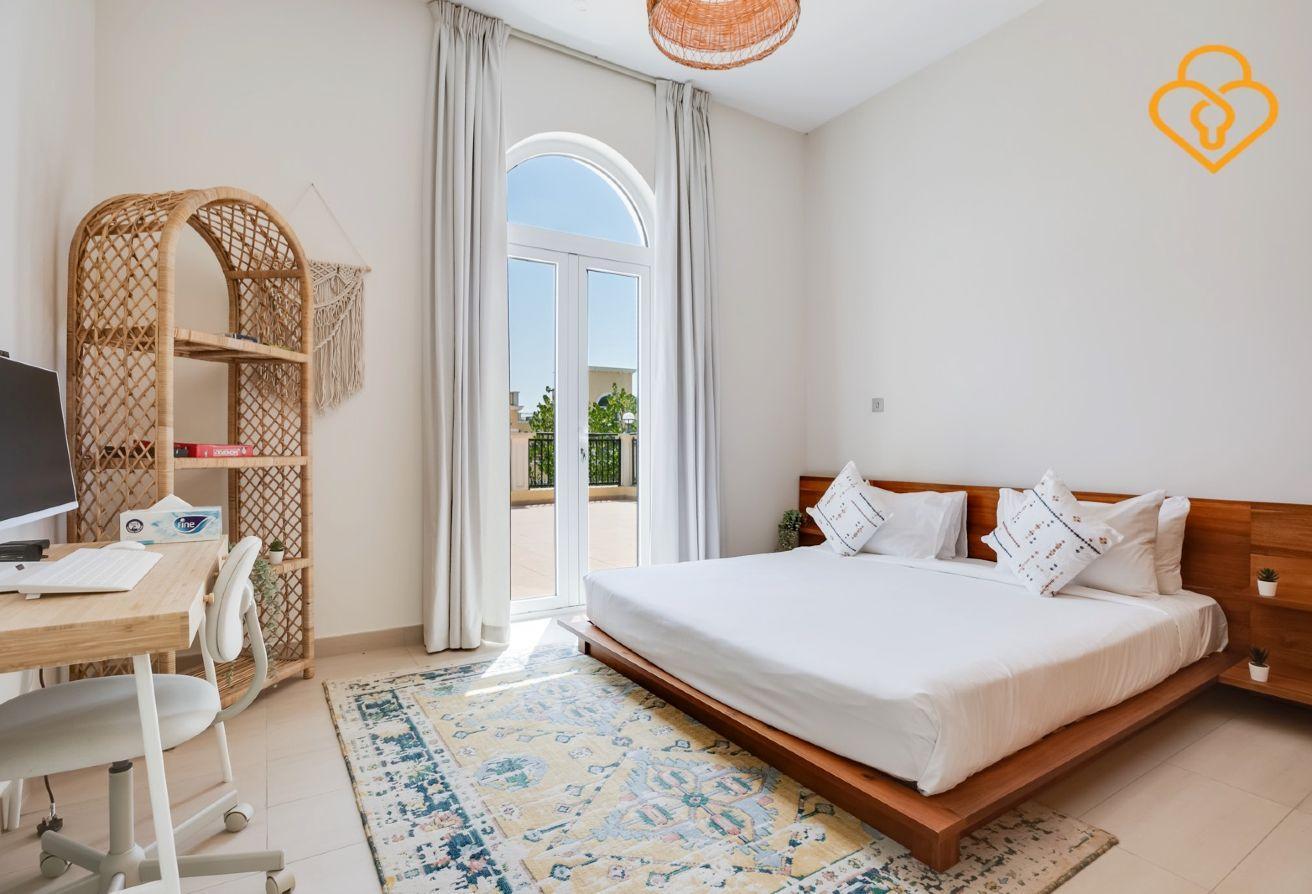 4-Bedroom Villa in Jumeirah Park with Pool photo 17