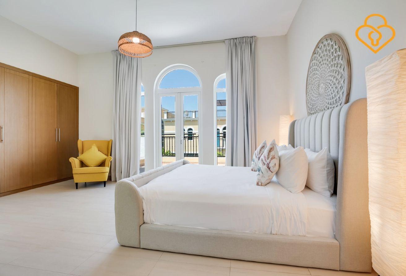 4-Bedroom Villa in Jumeirah Park with Pool photo 20