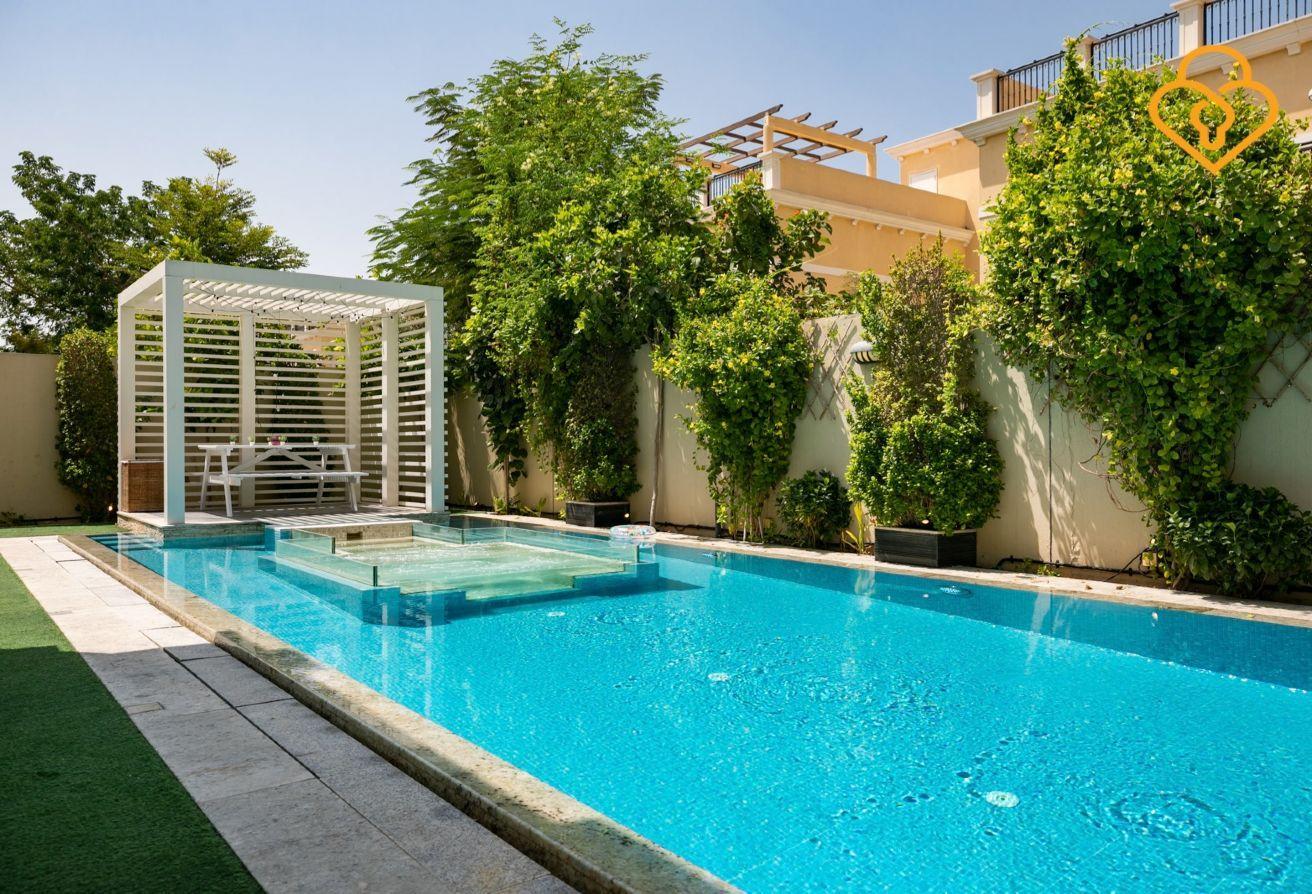 4-Bedroom Villa in Jumeirah Park with Pool photo 25