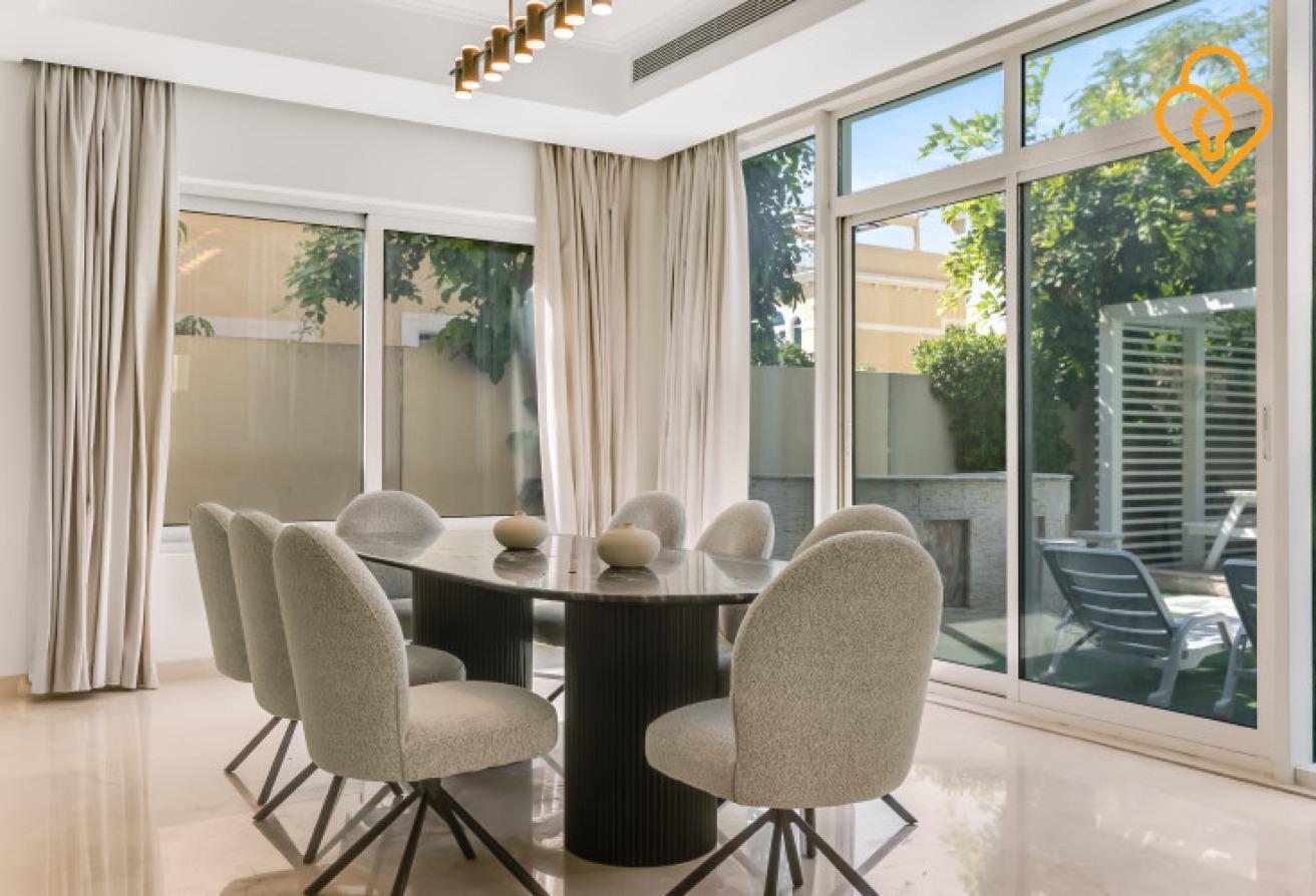 4-Bedroom Villa in Jumeirah Park with Pool photo 5