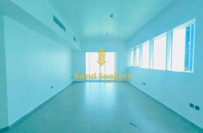 Apartment - 2 Bedrooms - 2 Bathrooms for rent in Al Reef Tower - Corniche Road - Abu Dhabi Apartment - 2 Bedrooms - 2 Bathrooms for rent in Al Reef Tower - Corniche Road - Abu Dhabi