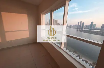 شقة - 2 غرف نوم - 4 حمامات للايجار في برج الفلاح - الخان - الشارقة