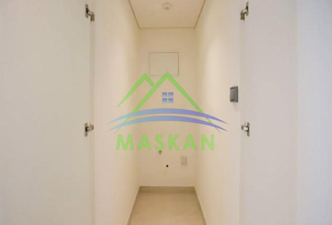 Hot Deal! | Well-Maintained | Spacious 2B | Vacant — photo 3