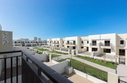 Townhouse - 3 - 4 for rent in Noor Townhouses - Town Square - Dubai