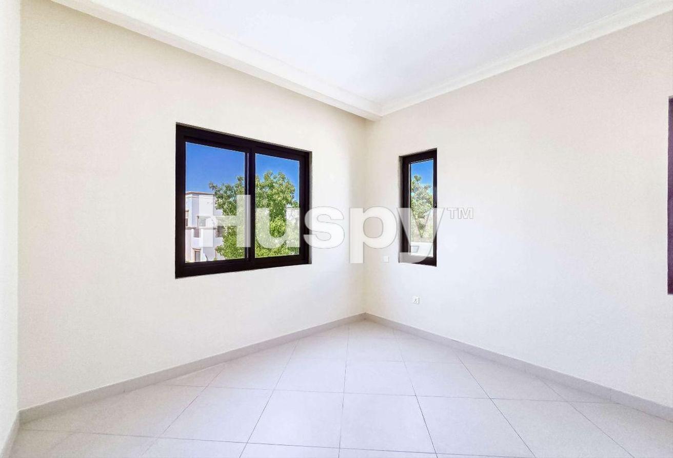 Vacant | Private Garden | Close to Pool photo 9