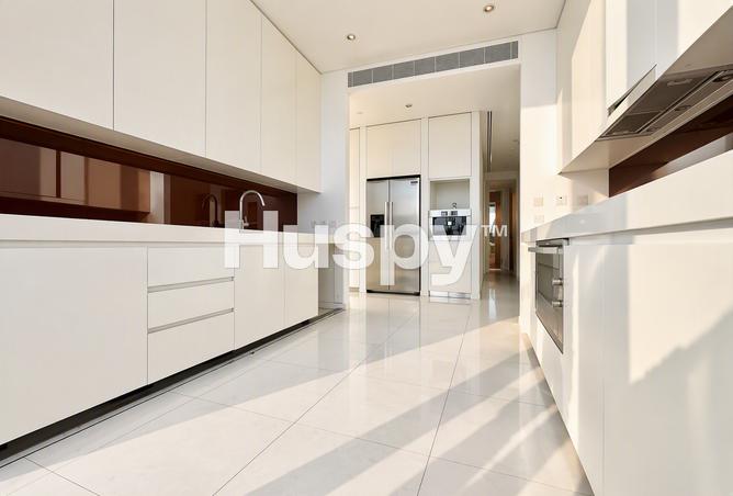 4-bed penthouse in Burj Mohammed Bin Rashid at WTC · Vacant · Brand new — photo 3