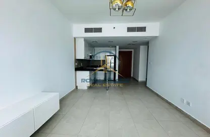 شقة - غرفة نوم - 1 حمام للايجار في جلوبال ليك فيو - (JLT) مجمع E - أبراج بحيرات الجميرا - دبي