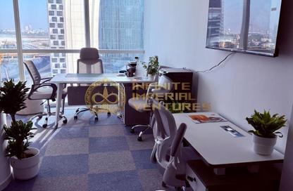 مكتب - استوديو للايجار في B2B  برج - الخليج التجاري - دبي