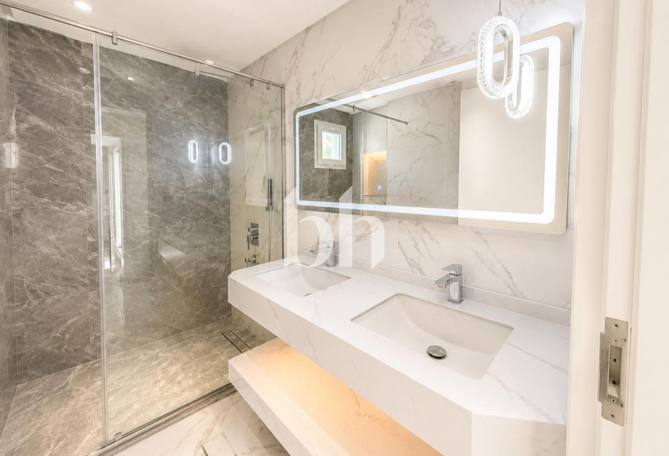 Drivers Room | Fully Upgraded | Lake view photo 9