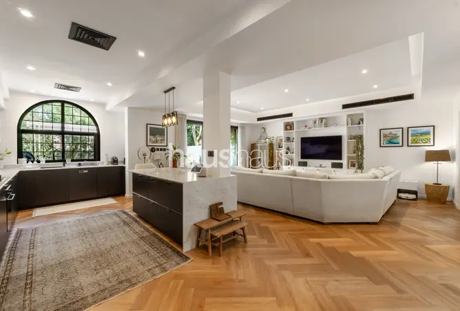 157354126 - Property Image 2