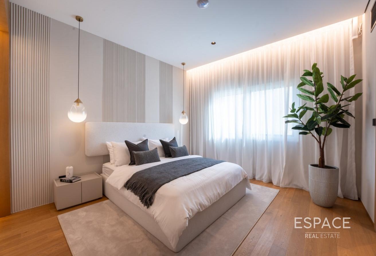 Smart Home - Luxury Furnishing - Must See photo 9