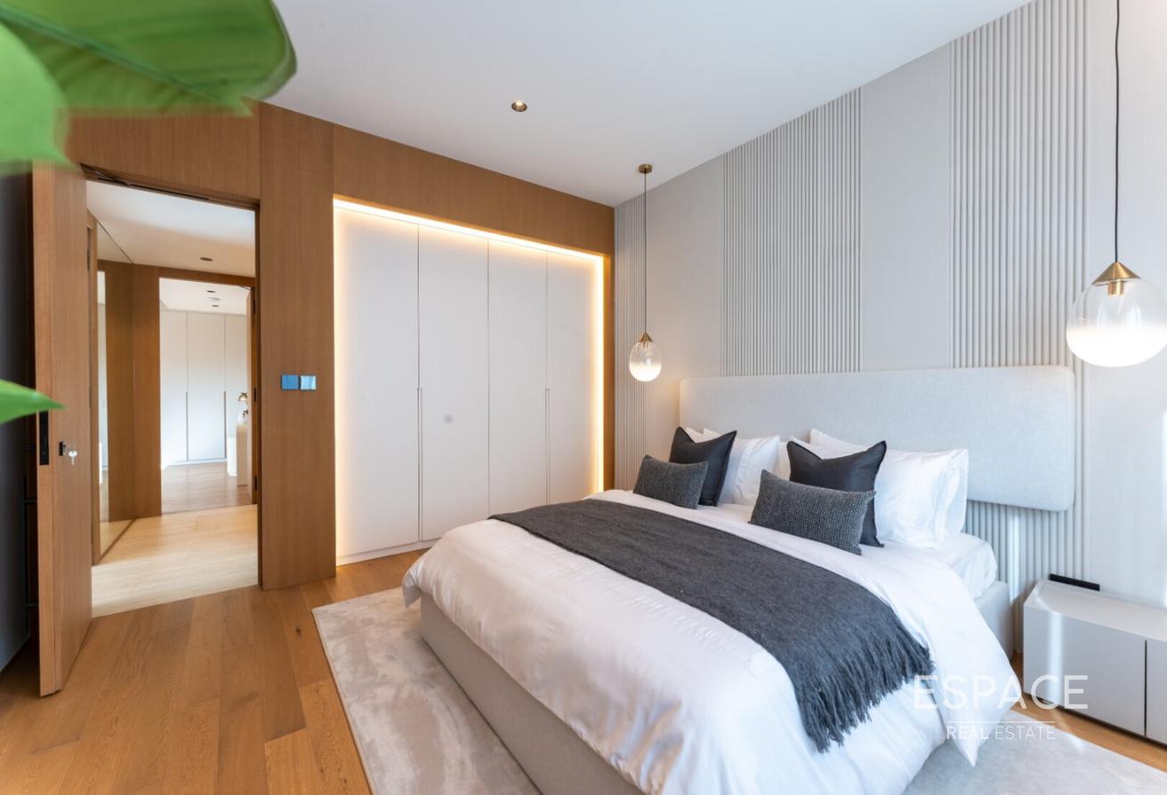 Smart Home - Luxury Furnishing - Must See photo 11