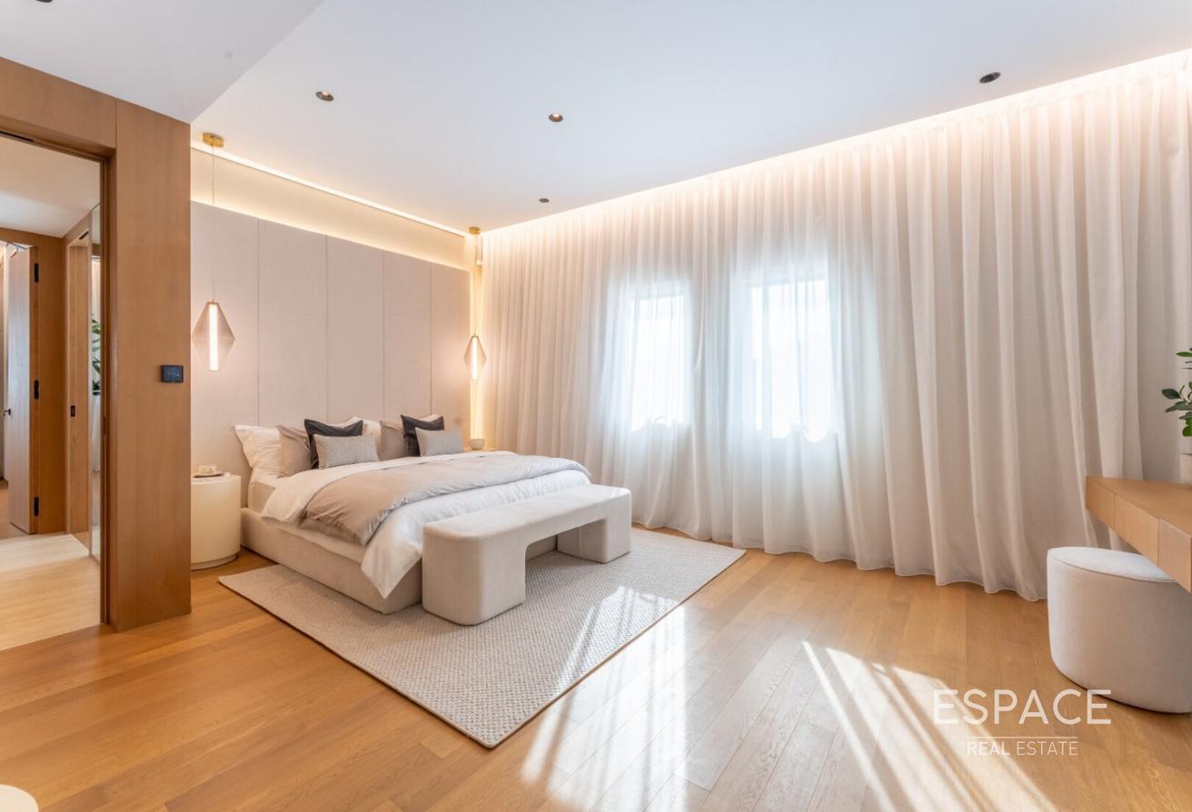 Smart Home - Luxury Furnishing - Must See photo 12
