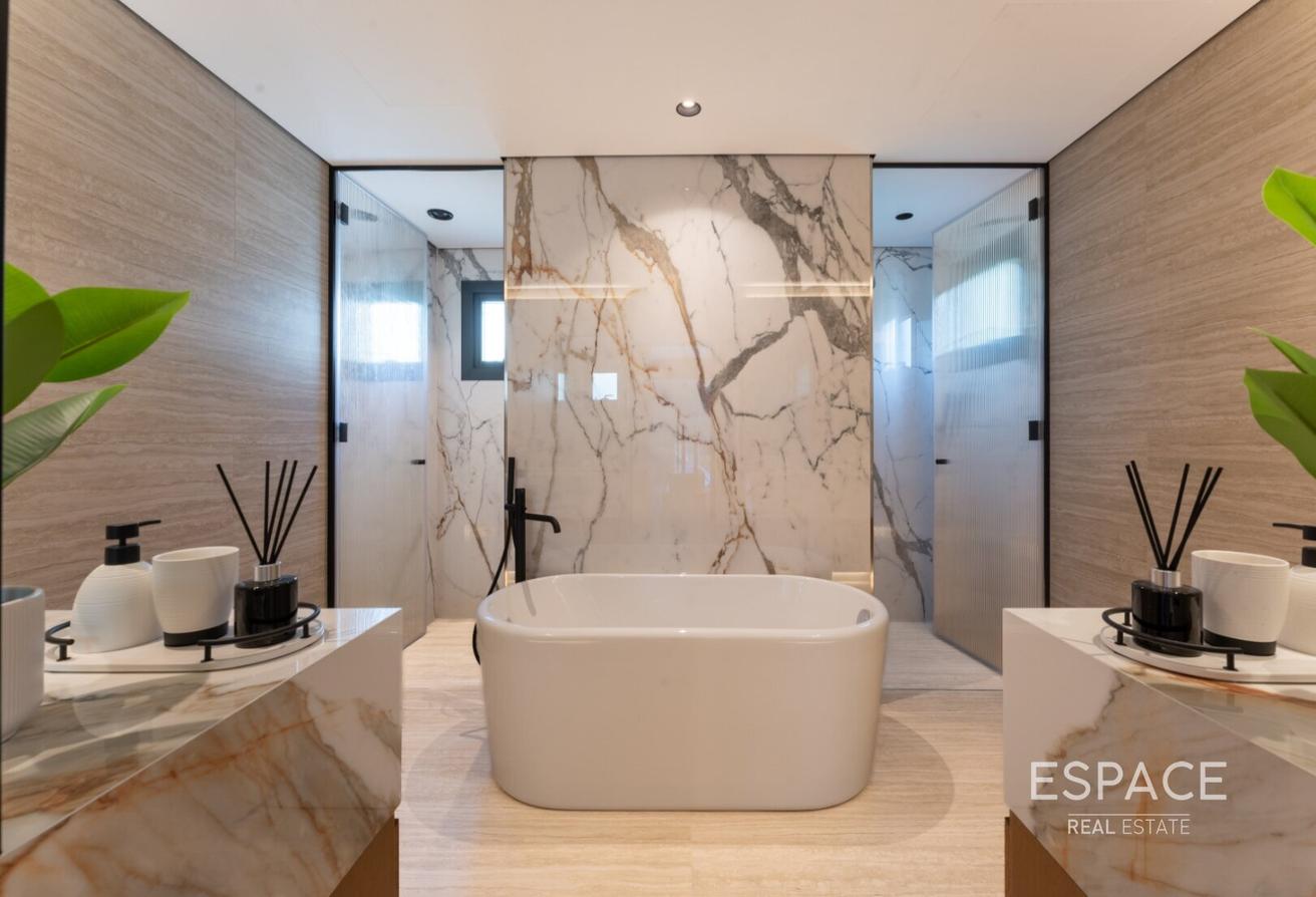Smart Home - Luxury Furnishing - Must See photo 17
