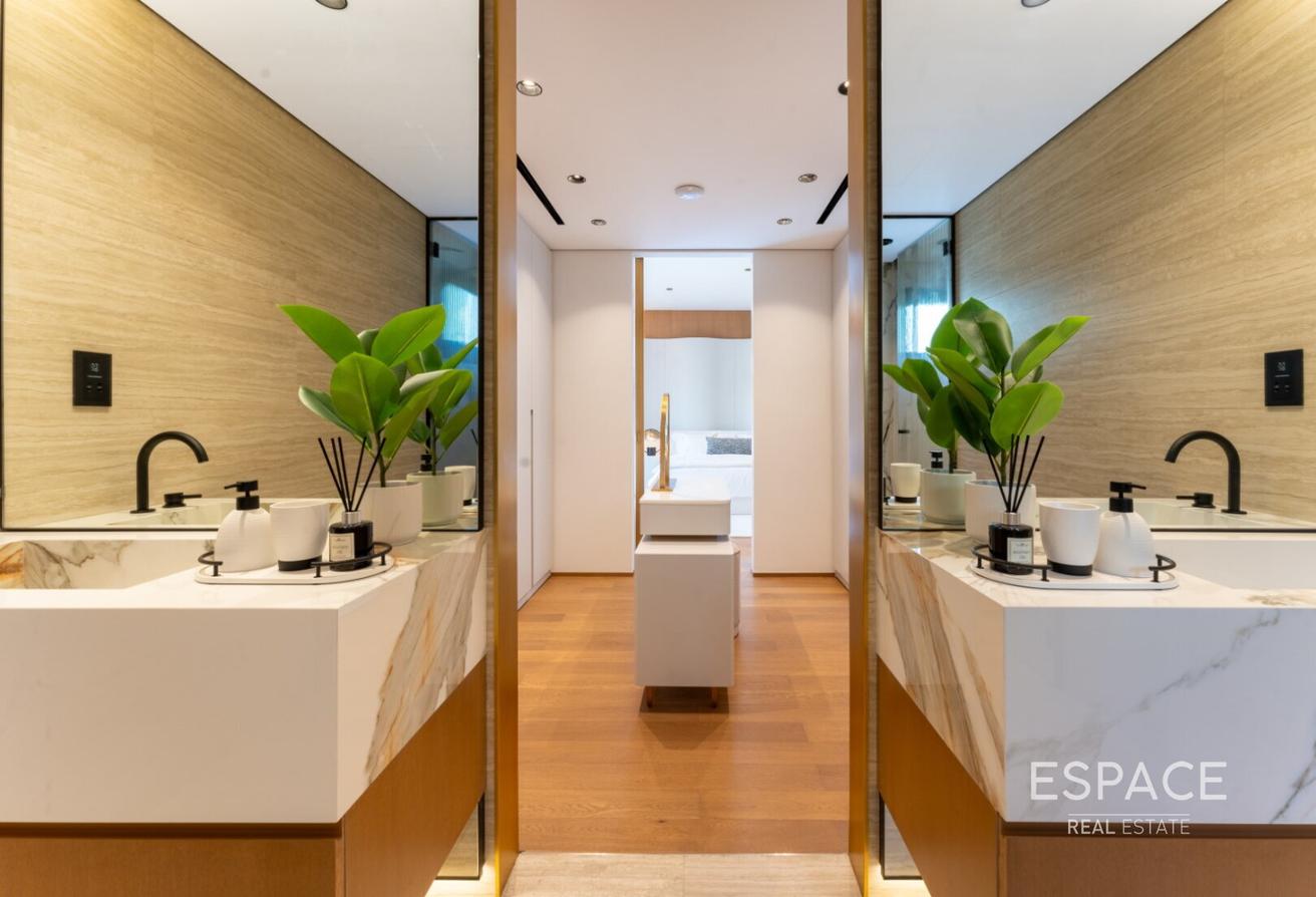 Smart Home - Luxury Furnishing - Must See photo 15