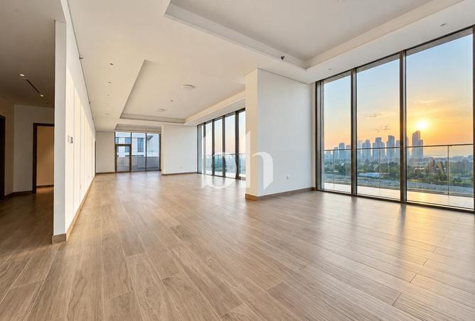 Penthouse | High Floor | Unfurnished