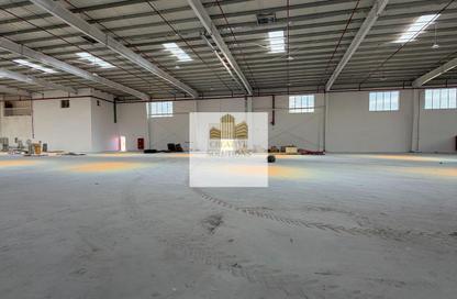 Warehouse - Studio - 2 Bathrooms for rent in Umm Al Thuoob - Umm Al Quwain
