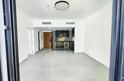 شقة - غرفة نوم - 1 حمام للبيع في الجادة - الشارقة