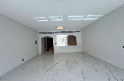Apartment - 3 Bedrooms - 5 Bathrooms for rent in Jood Residence Plaza - Al Muraqqabat - Deira - Dubai