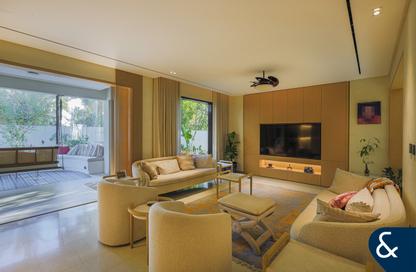 Villa - 4 - 6 for sale in Meadows 1 - Meadows - Dubai