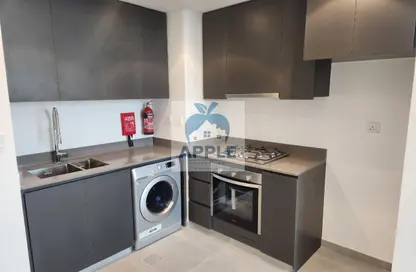 شقة - غرفة نوم - 2 حمامات للبيع في الطراز - حي نسيج - الجادة - الشارقة