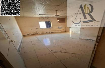 سكن الموظفين - استوديو - 7+ للايجار في بناية اس جي 10 - المنطقة الصناعية رقم 10 - المنطقة الصناعية بالشارقة - الشارقة