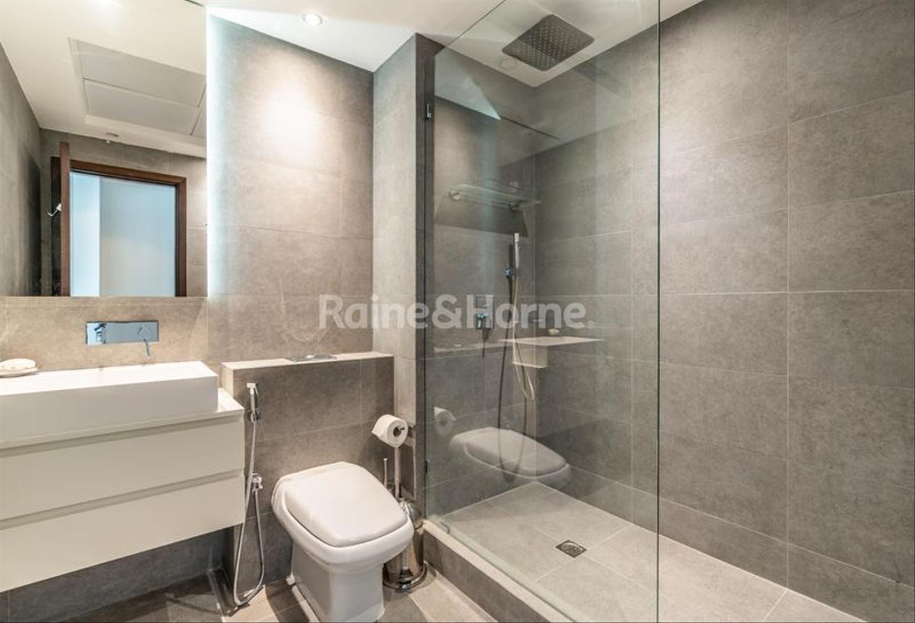 Penthouse | 4 bed+ study | Full Burj View photo 19