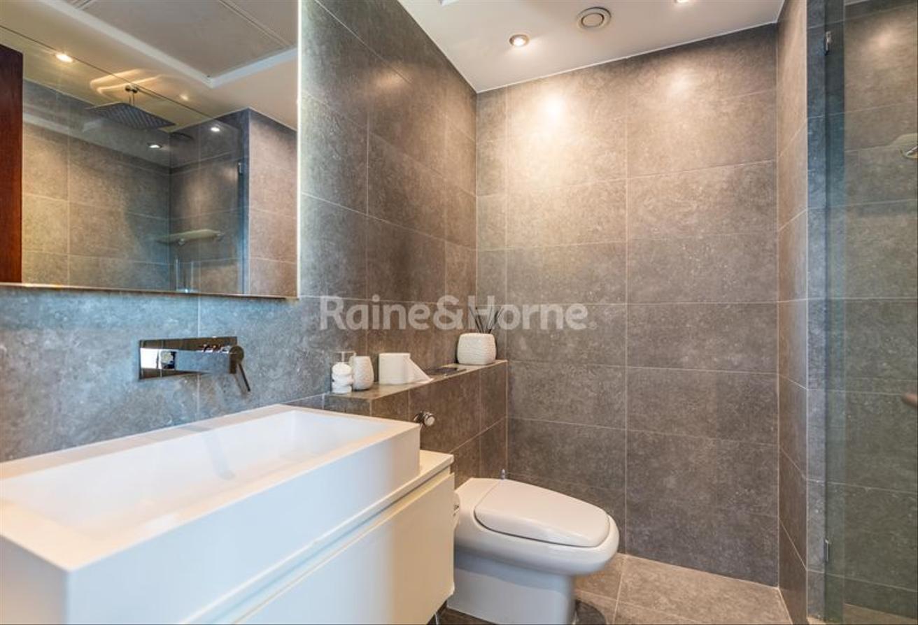 Penthouse | 4 bed+ study | Full Burj View photo 12