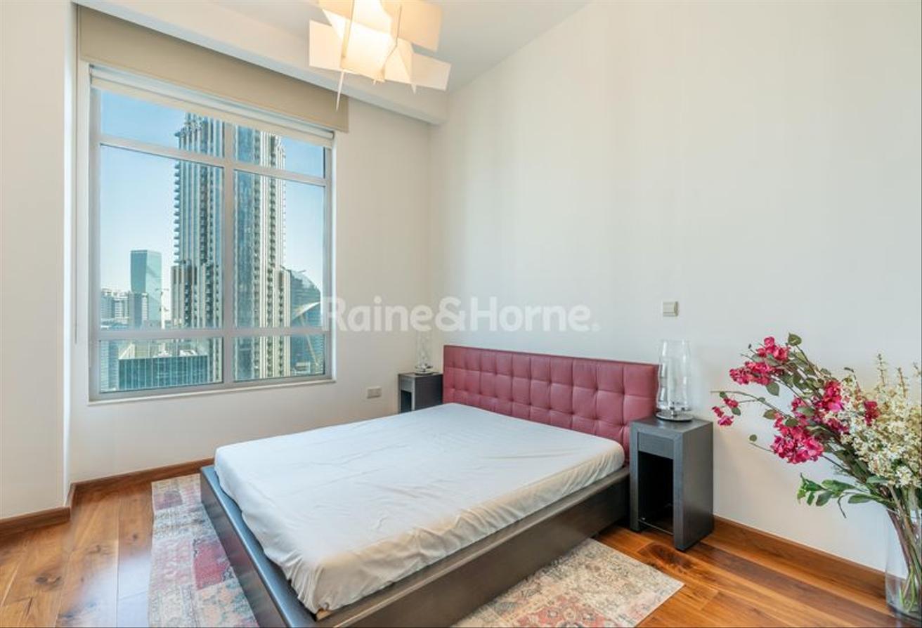 Penthouse | 4 bed+ study | Full Burj View photo 13