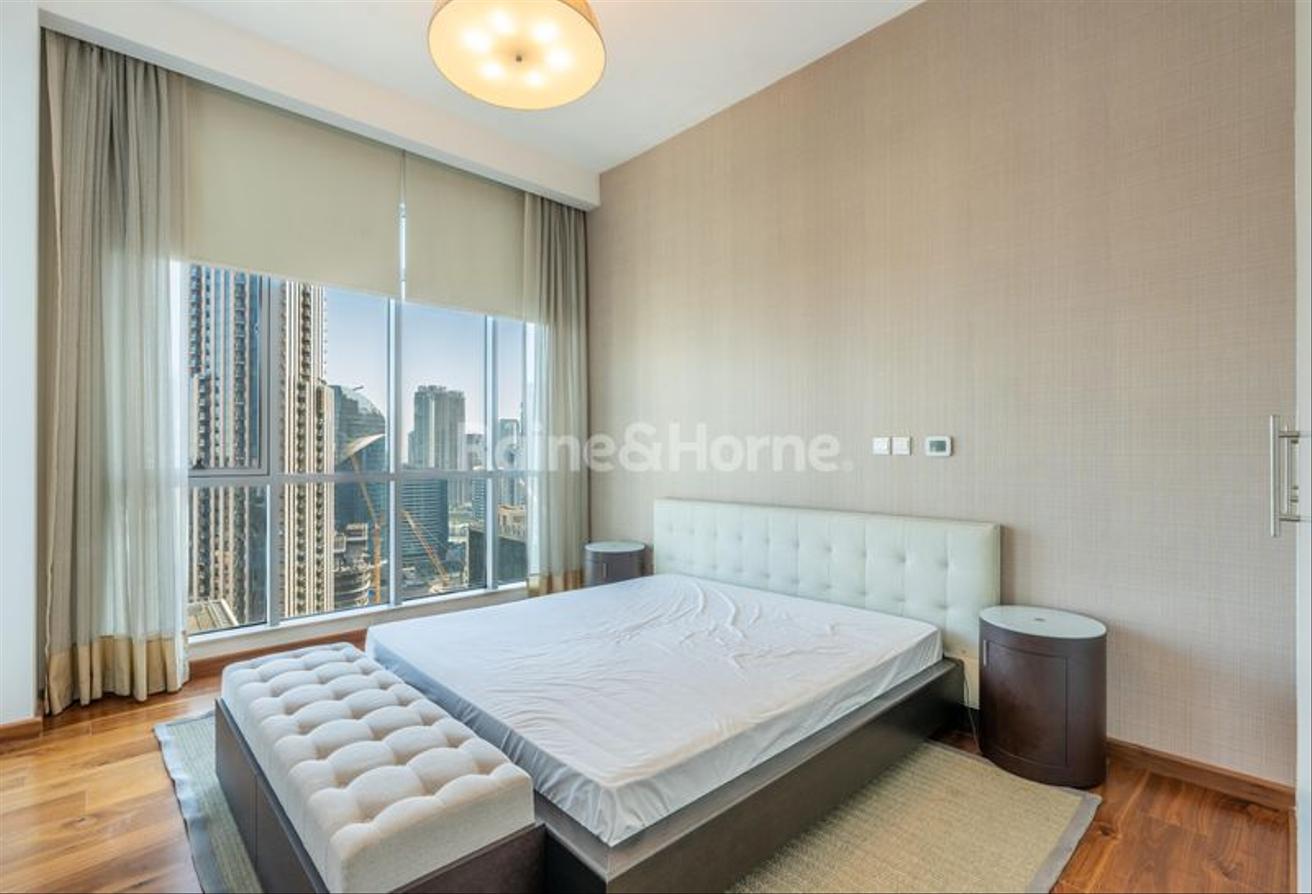 Penthouse | 4 bed+ study | Full Burj View photo 7