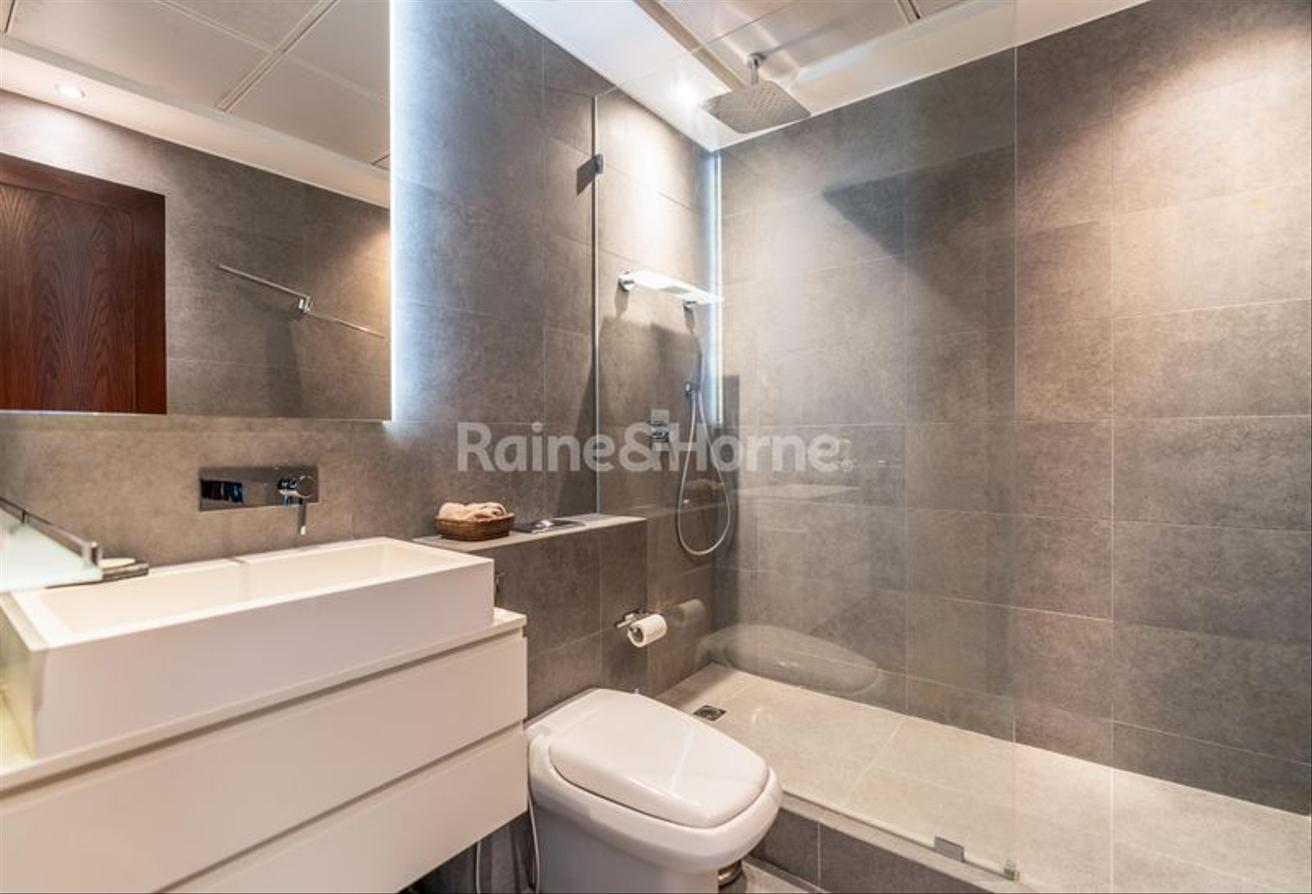 Penthouse | 4 bed+ study | Full Burj View photo 16