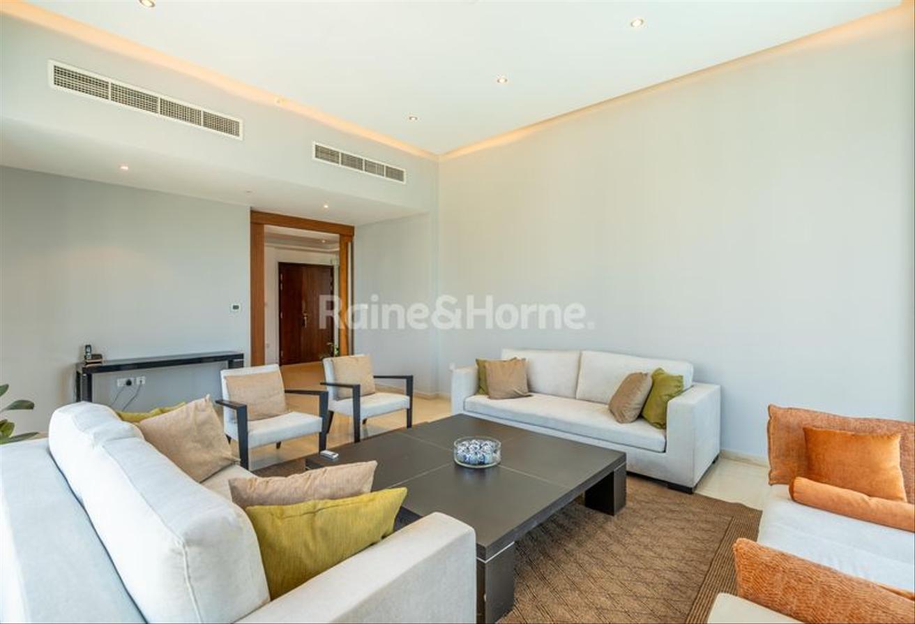 Penthouse | 4 bed+ study | Full Burj View photo 3