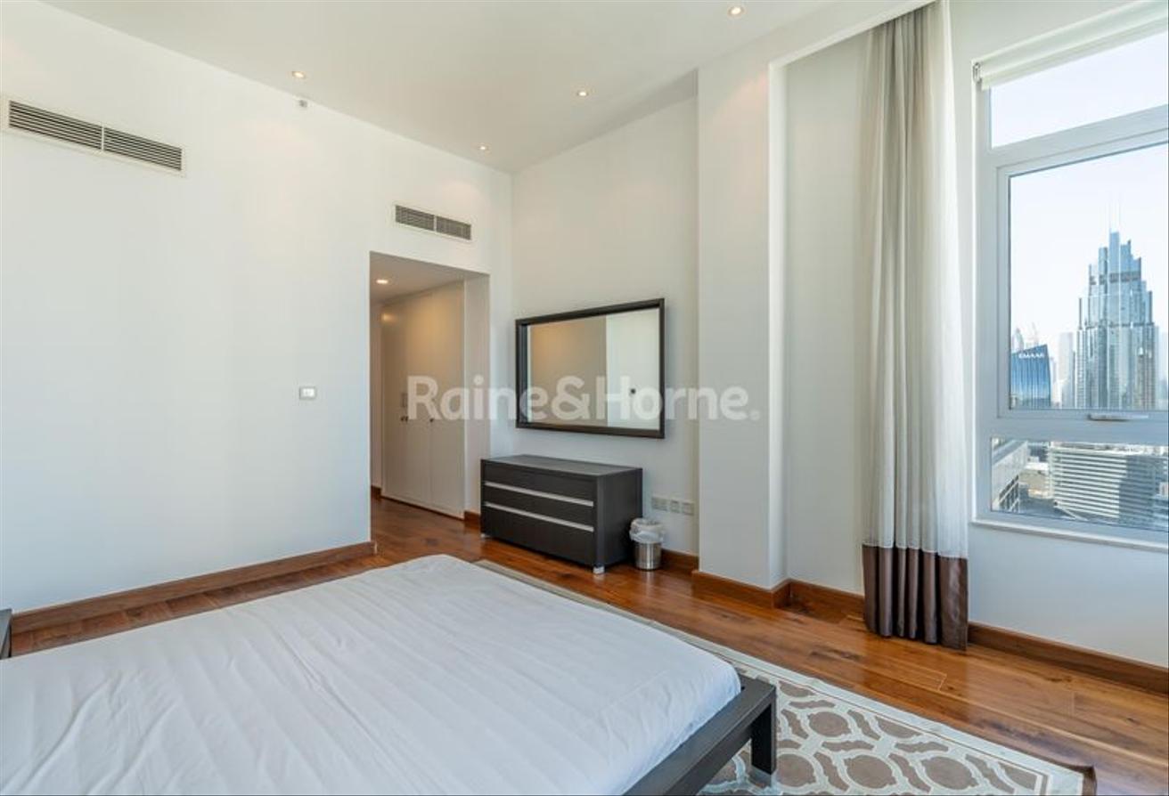 Penthouse | 4 bed+ study | Full Burj View photo 10