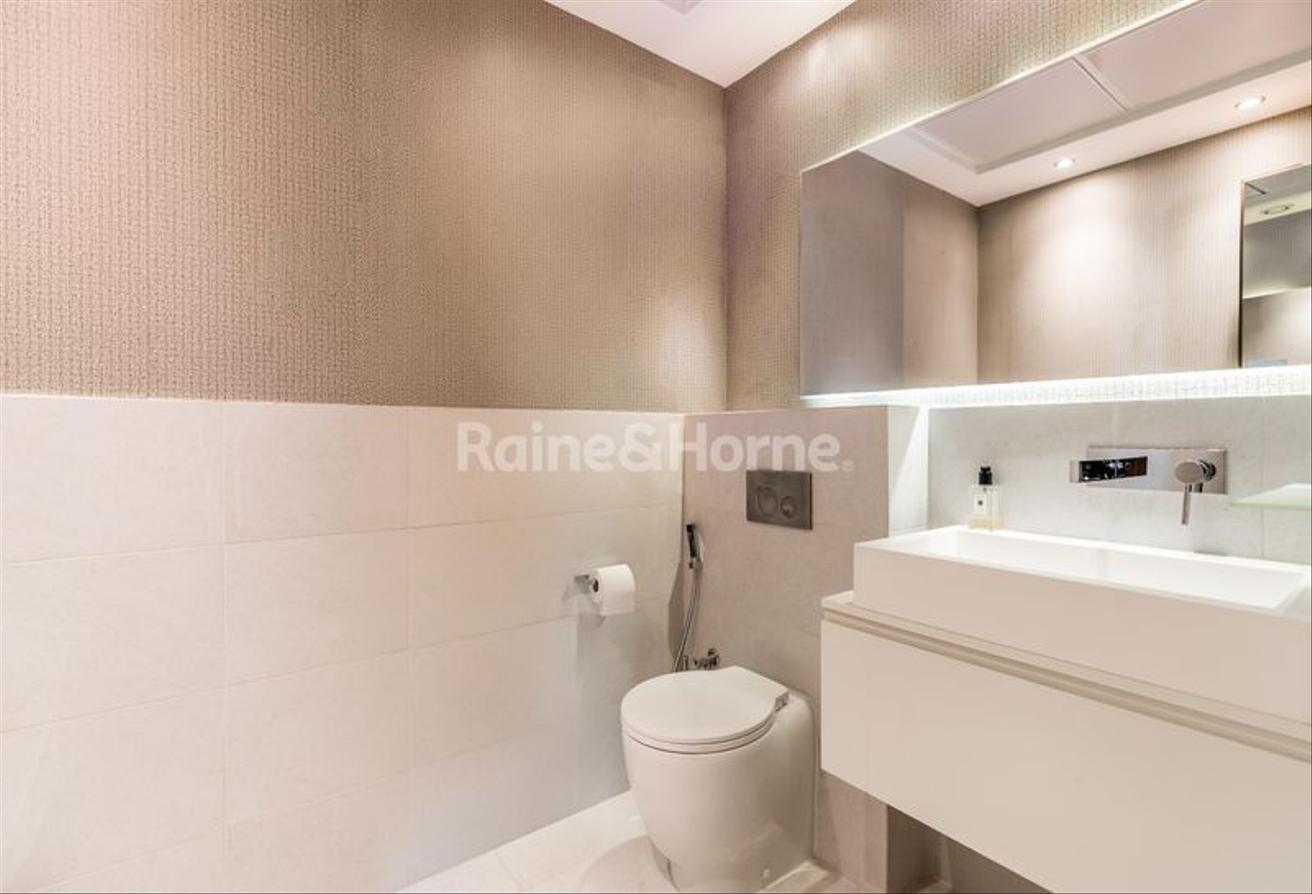 Penthouse | 4 bed+ study | Full Burj View photo 17