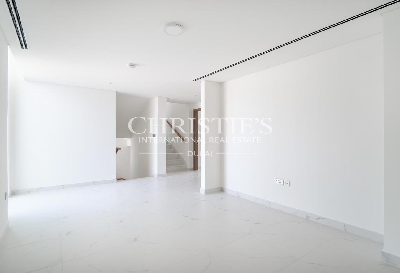 Large Plot | Park Facing | Ready to move in photo 6