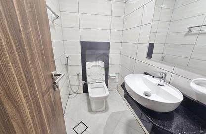 Apartment - 2 Bedrooms - 2 Bathrooms for rent in Al Zarooni - Al Mamzar - Deira - Dubai