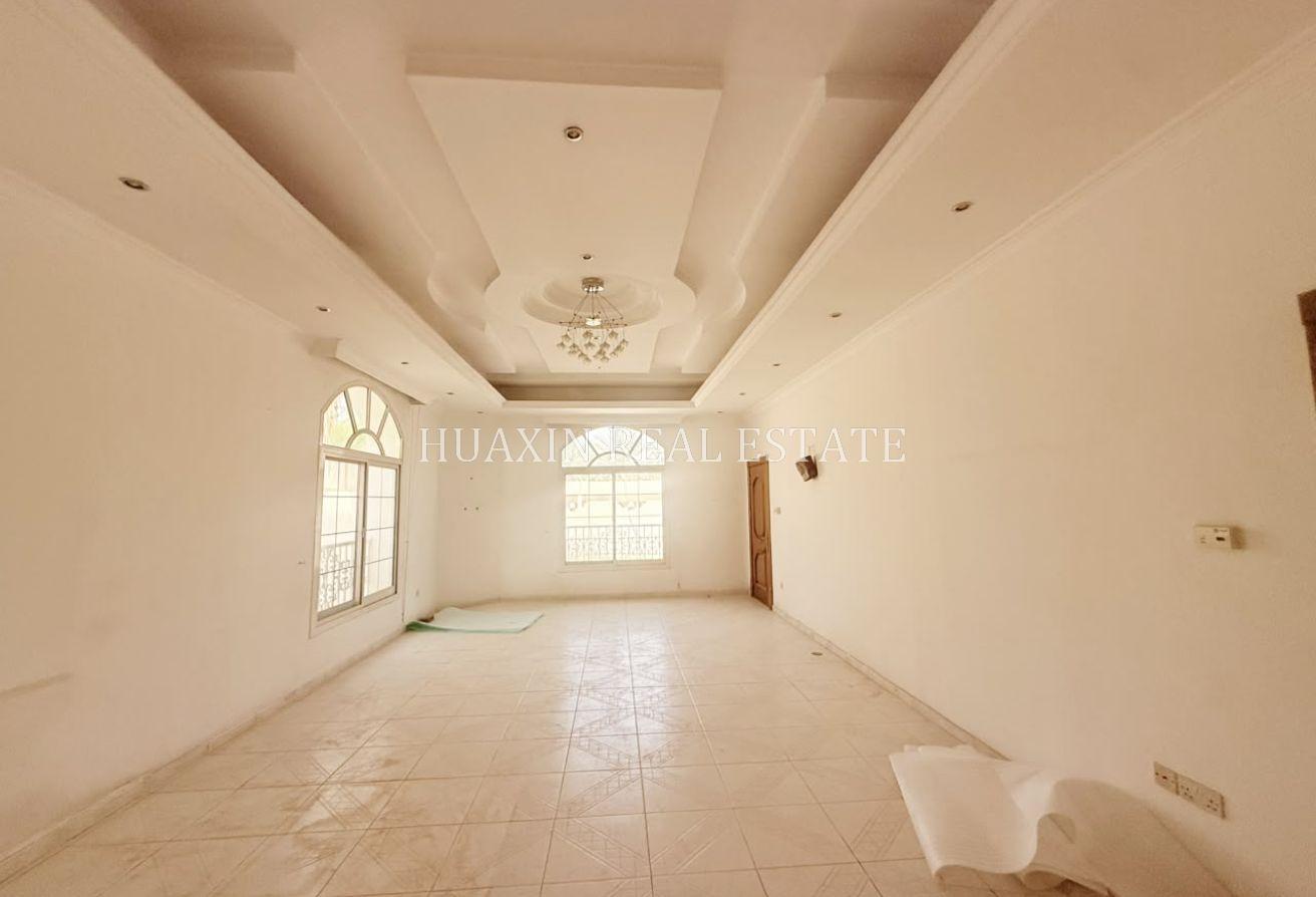 Independent Villa | New Kitchen | Very Spacious . photo 3