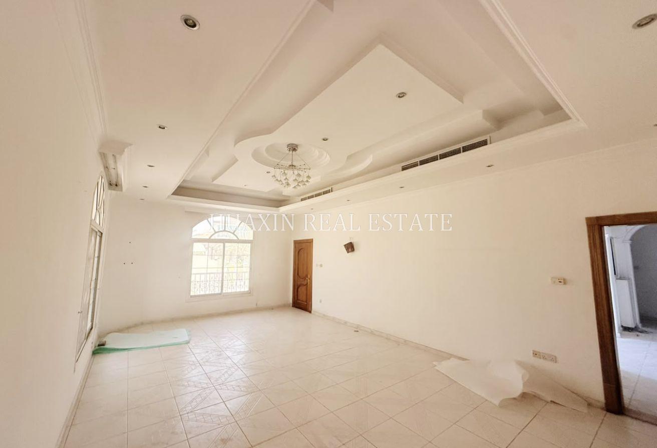 Independent Villa | New Kitchen | Very Spacious . photo 2