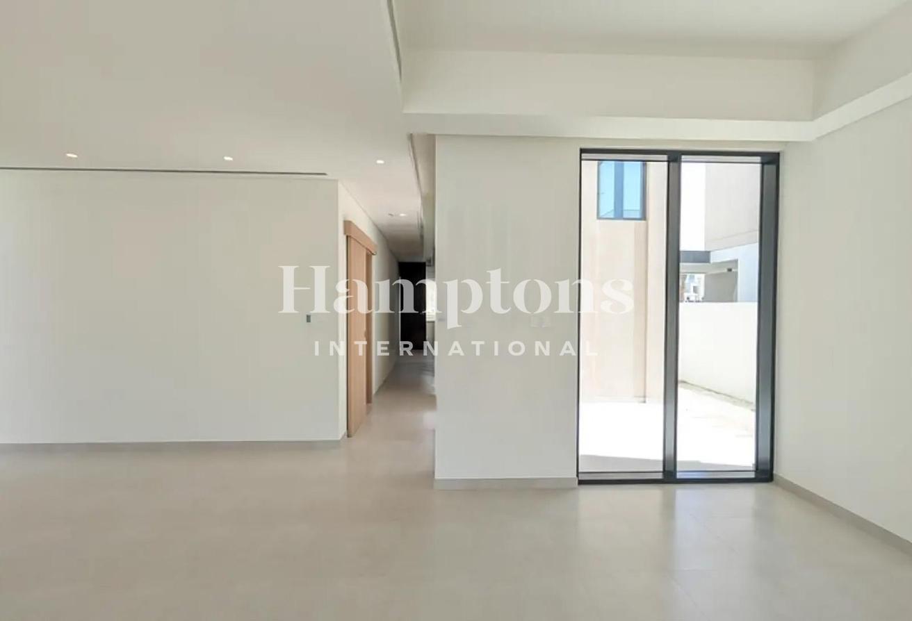 Book Viewing | Close To Central Park | Single Row photo 9