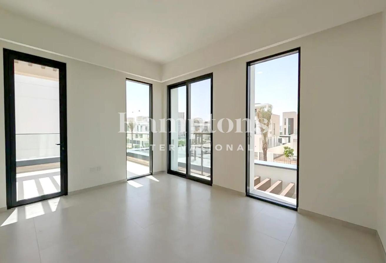 Book Viewing | Close To Central Park | Single Row photo 12