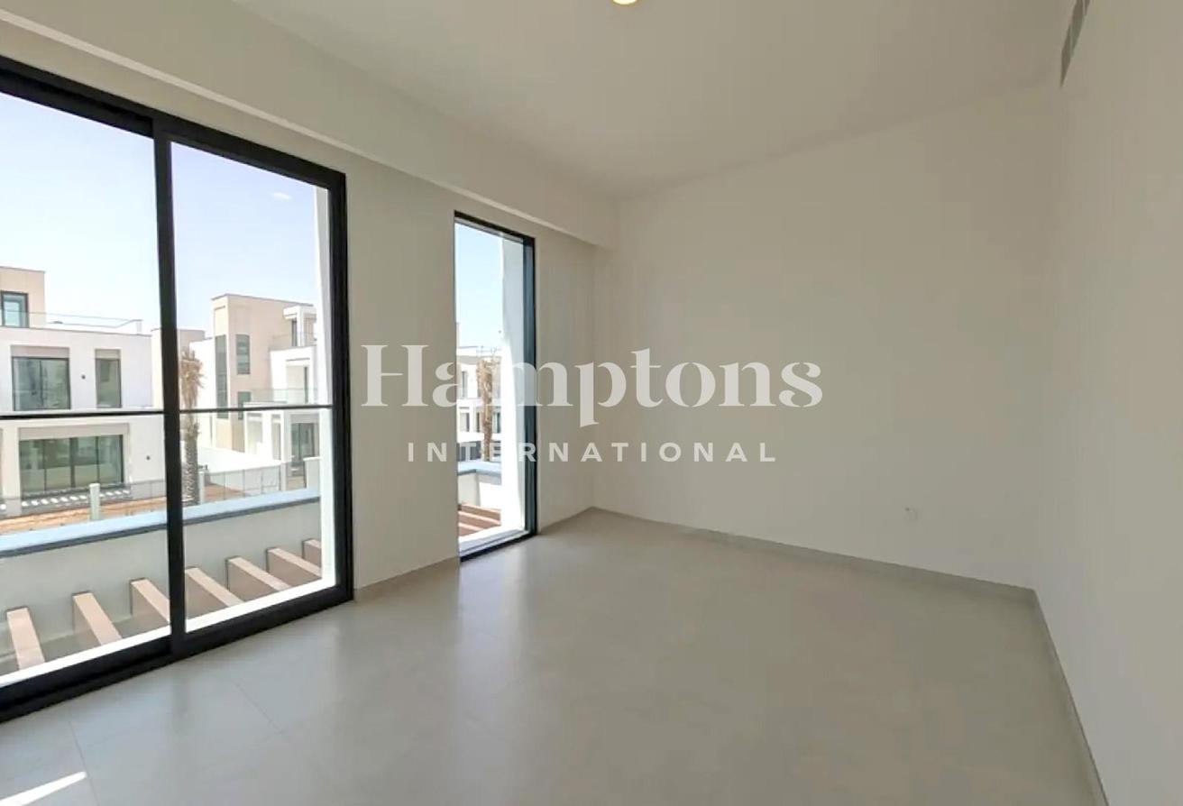 Book Viewing | Close To Central Park | Single Row photo 14