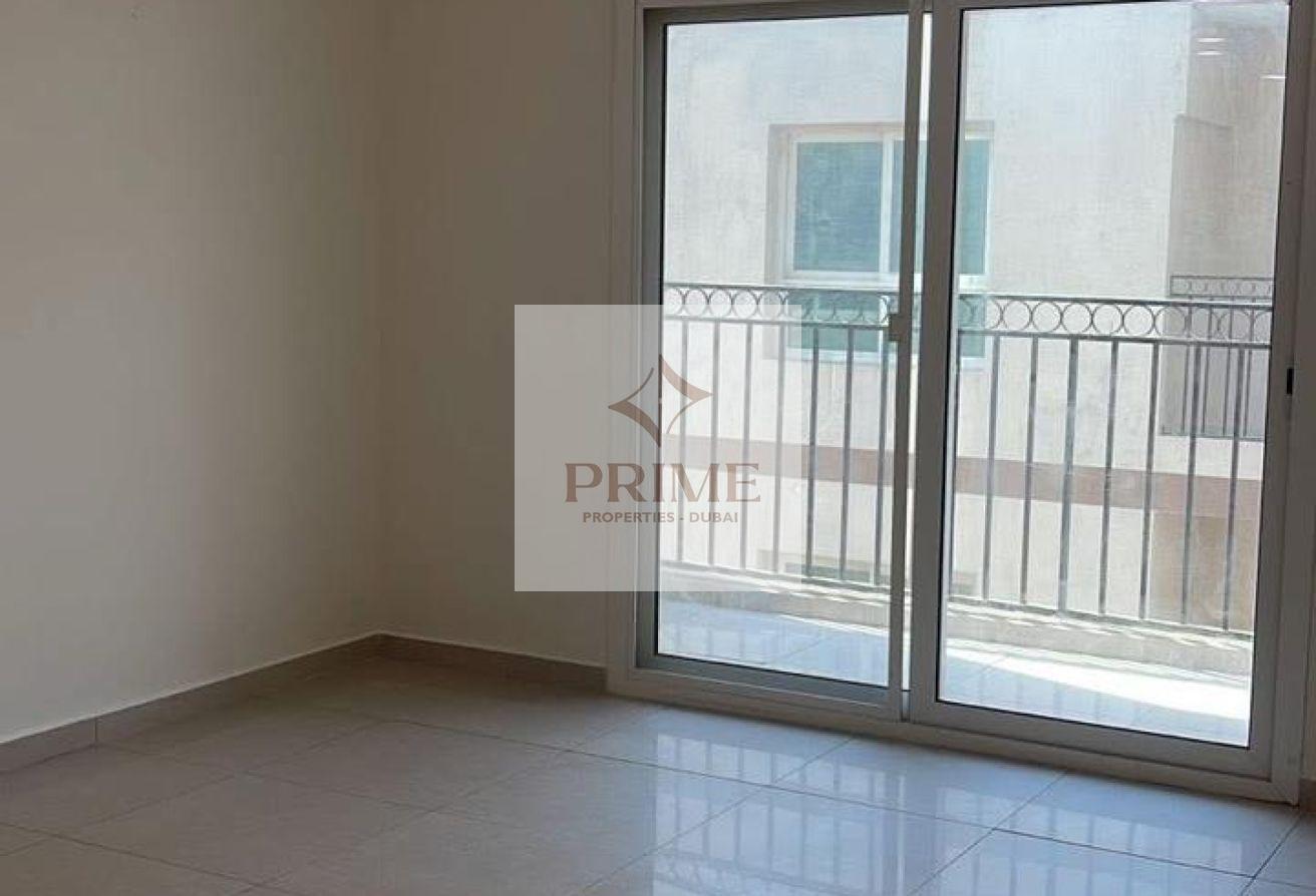 Spacious | Well Maintained | Prime Location photo 2