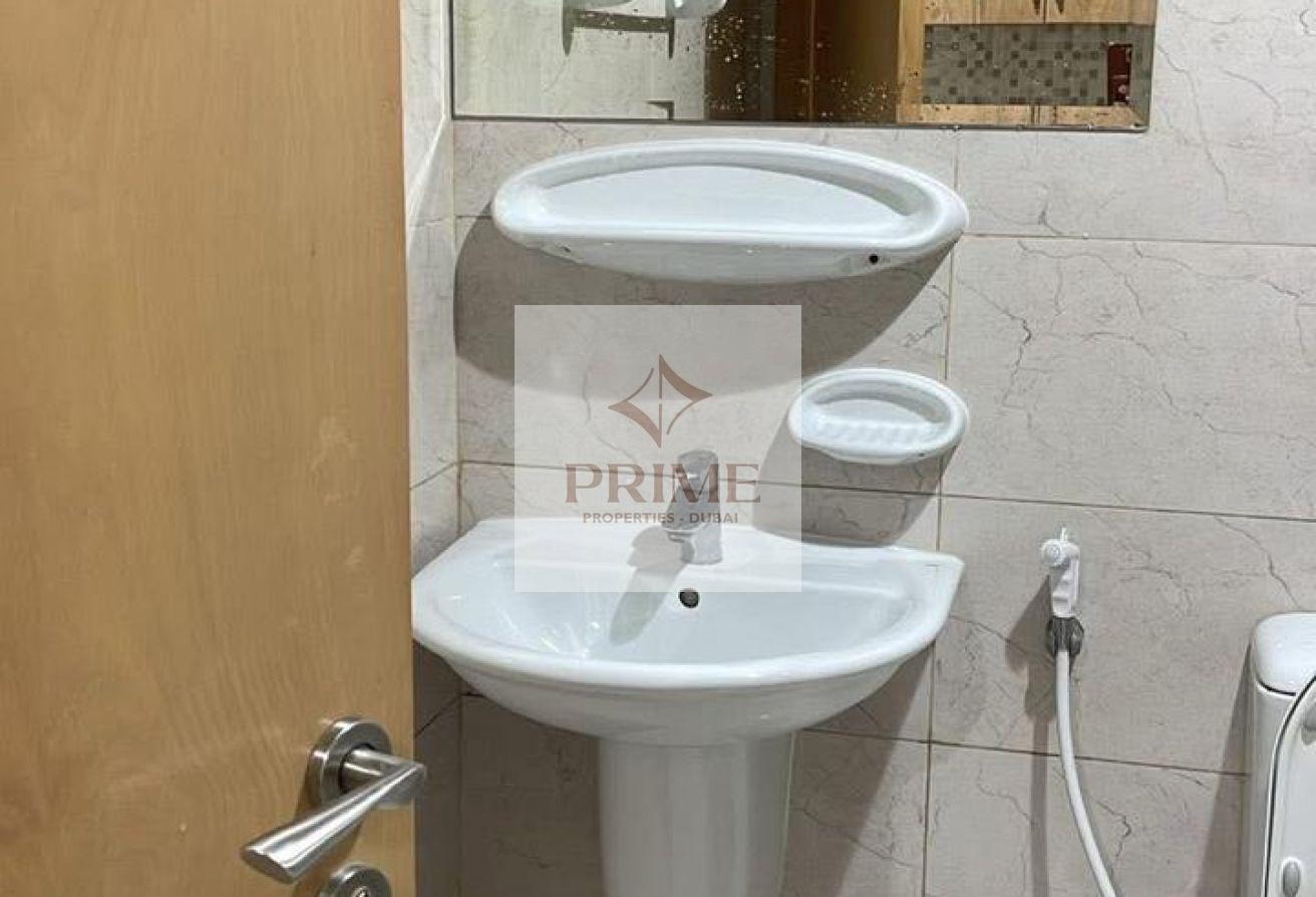 Spacious | Well Maintained | Prime Location photo 6