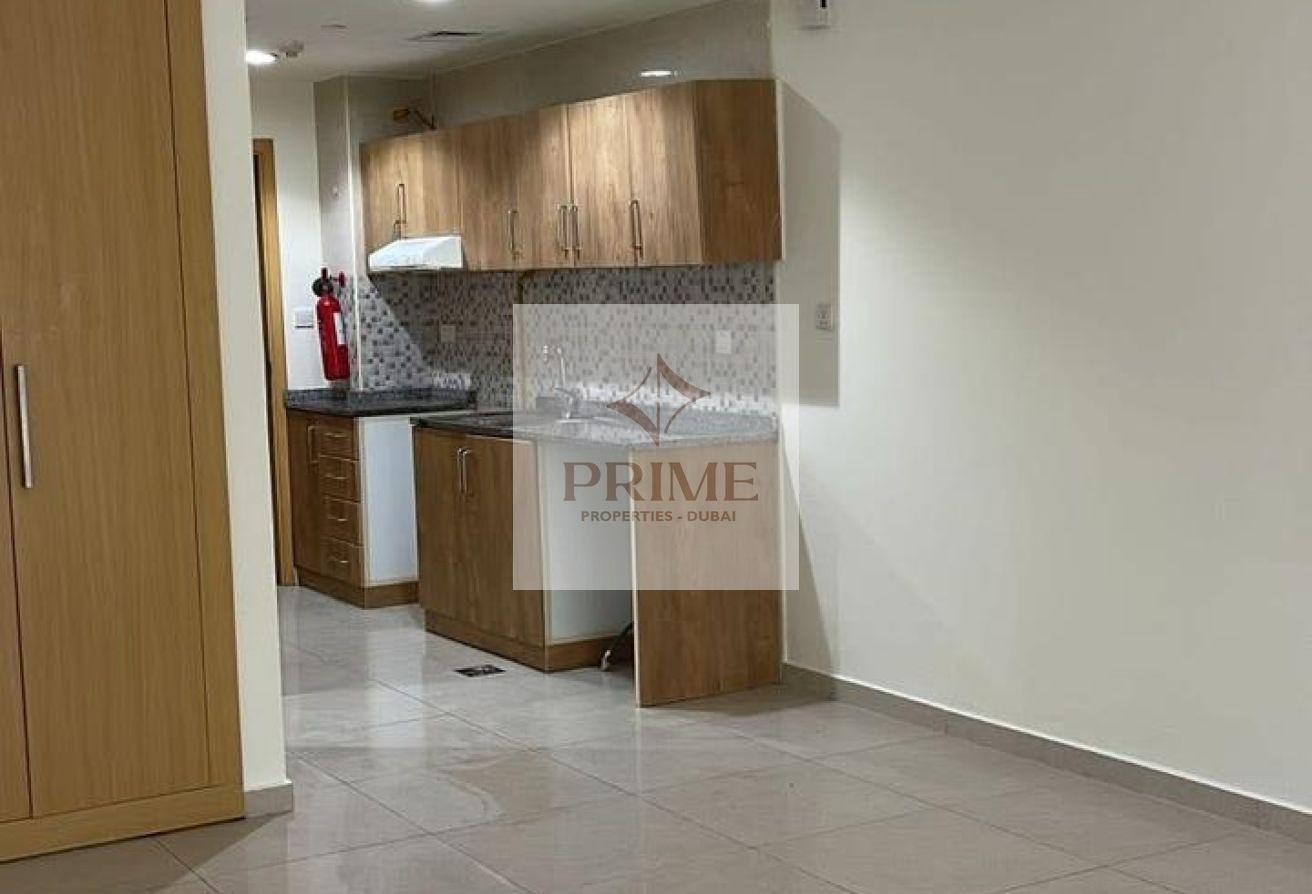 Spacious | Well Maintained | Prime Location photo 4